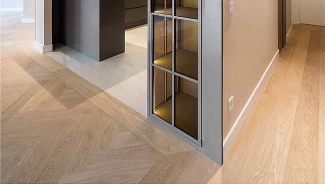 Fischgrät Parkett MULTIflor 700 + Randfries MULTIflor NOVOLOC 5G 2200 in Eiche Natur Bianca Fischgrät Parkett mit Randfries