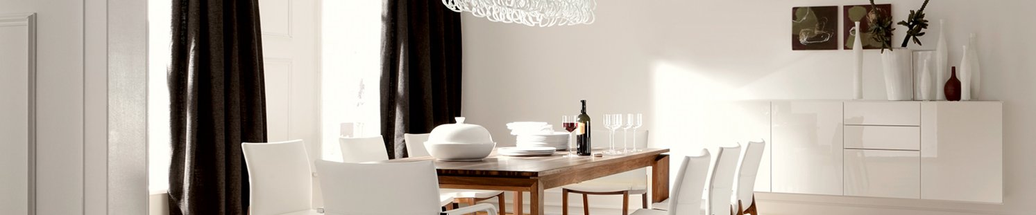 Fischgrätparkett in Eiche rustikal in klassisch eingerichtetem Esszimmer