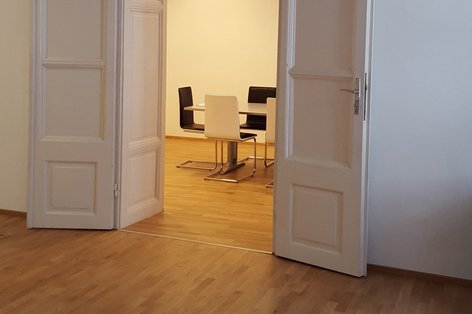 Klassisches Büro mit Parkettboden