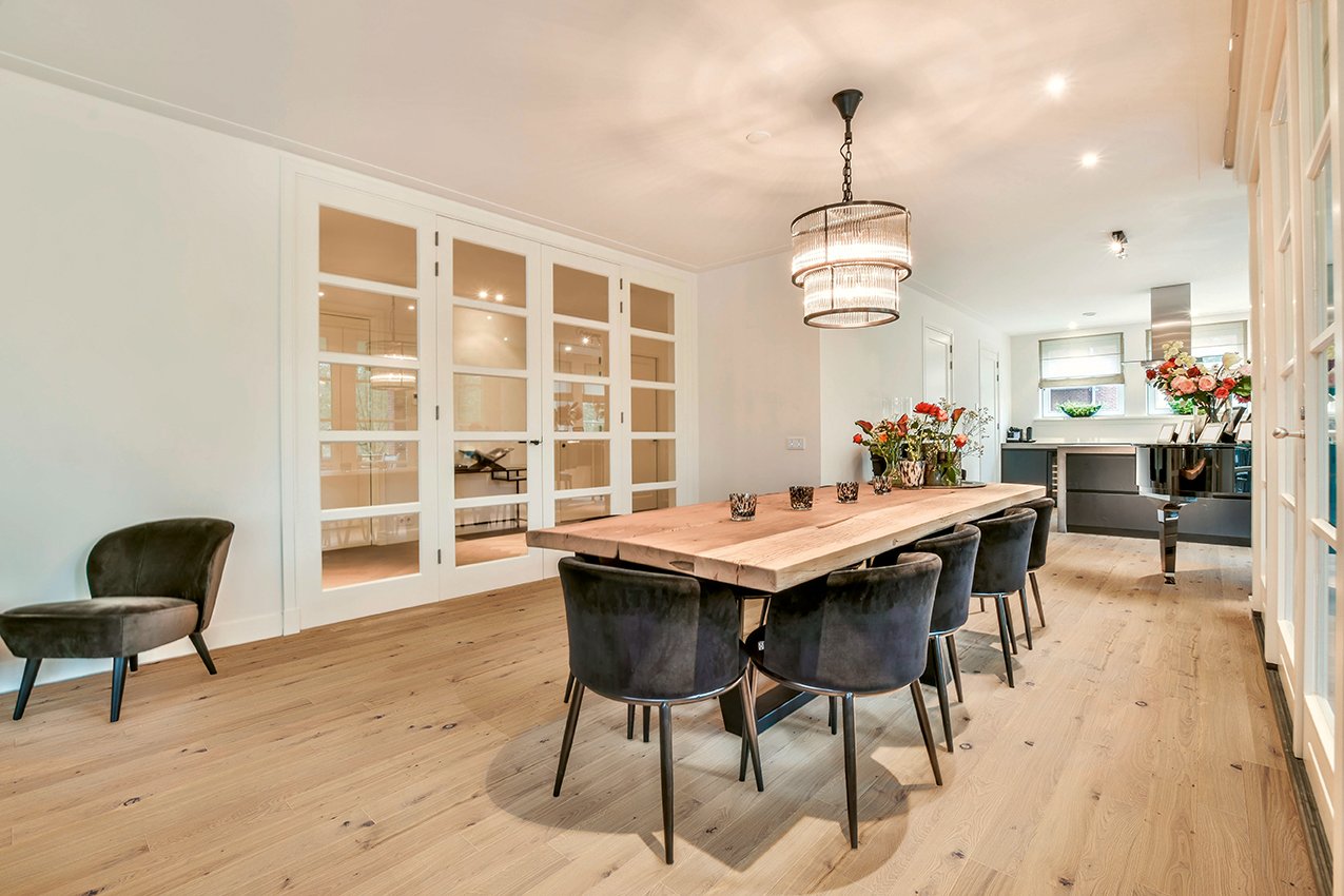 Landhausdiele Eiche Country Nebla Klassiches Esszimmer mit Landhausdiele in Eiche aus Echtholz