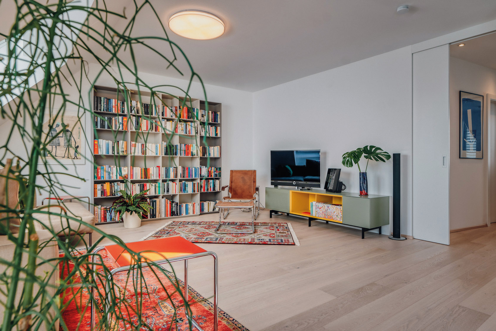 Wohnzimmer mit weiß geölten Landhausdielen